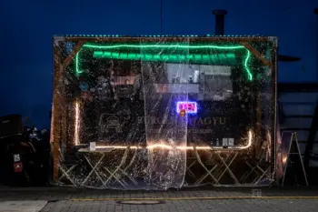 Imbiss in Mannheims Innenstadt am Abend - eine Fotoserie von Frank Schindelbeck Fotografie 2604