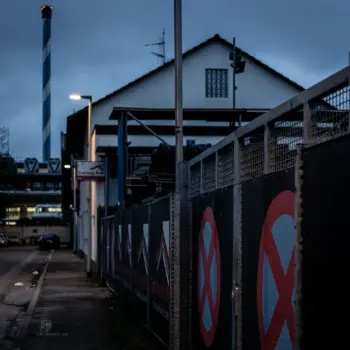 Seitenstraße im Industriegebiet in Mannheim am Abend - eine Fotoserie von Frank Schindelbeck Fotografie 2604