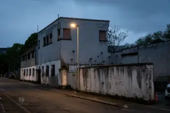 Urbanes Umfeld in Mannheim am Abend mit leerer Straße - Mannheim am Abend - eine Fotoserie von Frank Schindelbeck Fotografie 2604